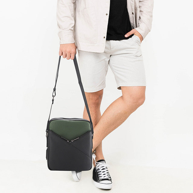 Jeric Sling Bag-L In Black