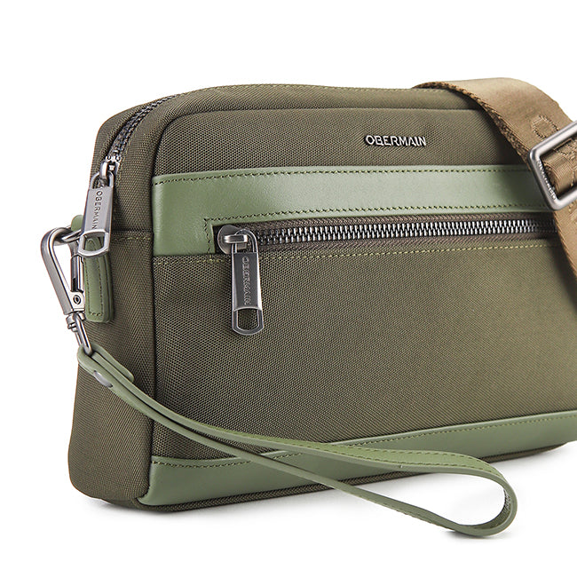 Darian Clutch In Olive