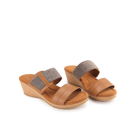 Jasmin Henri In Camel