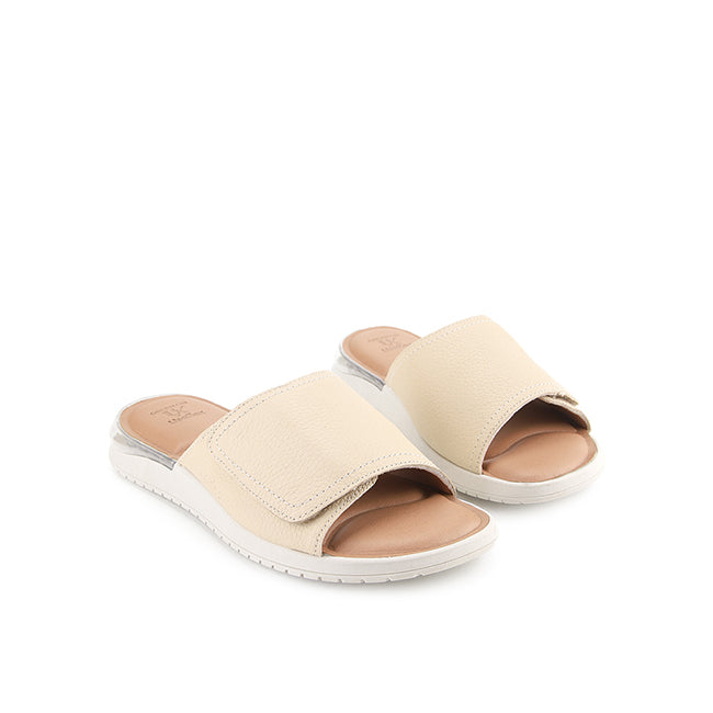 Mika Kinsley In Beige