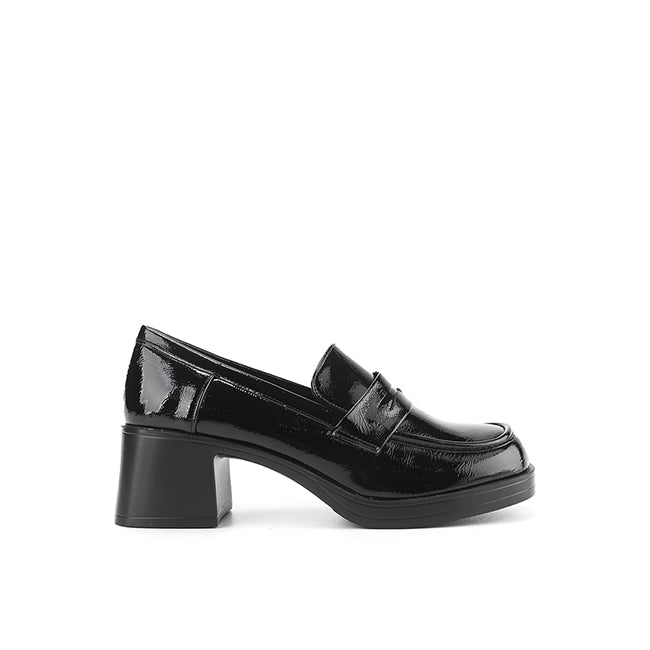 Lydie In Black