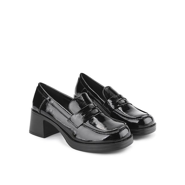 Lydie In Black
