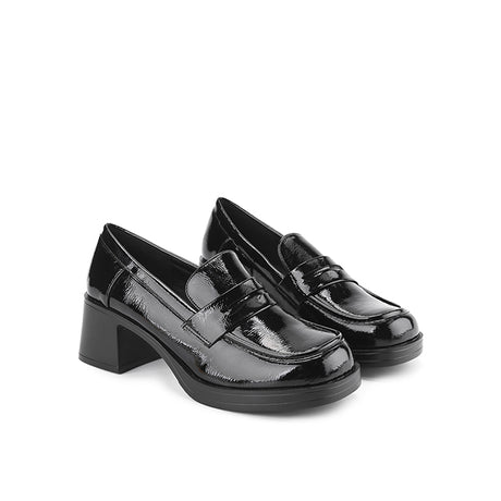 Lydie In Black