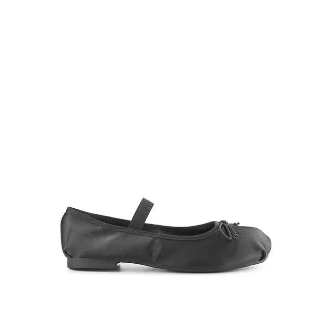 Playboy Wanita Flats Terra