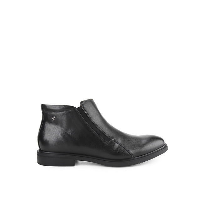 Gioni In Black
