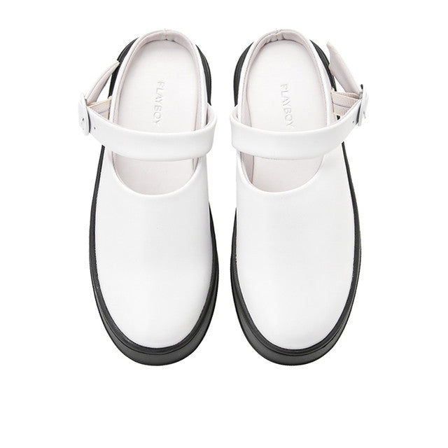 Azkia In White