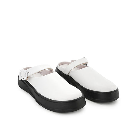 Azkia In White
