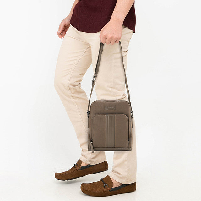 Obermain Tas Pria Baylor Sling Bag In Taupe