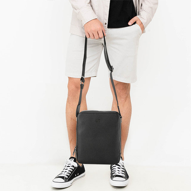 West Sling Bag - L In Black