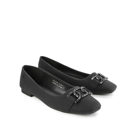 Izmy In Black