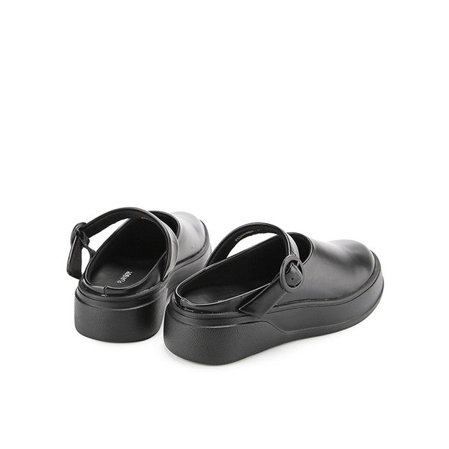 Azkia In Black