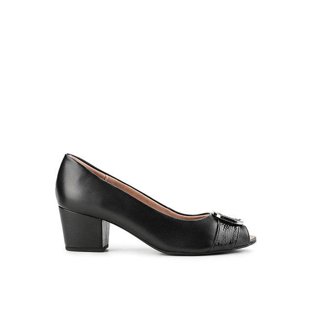 Amera Delisha In Black
